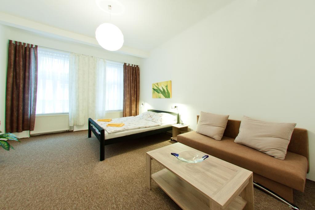 Apartmany - Penzion Smetanka チェスケー・ブジェヨヴィツェ エクステリア 写真