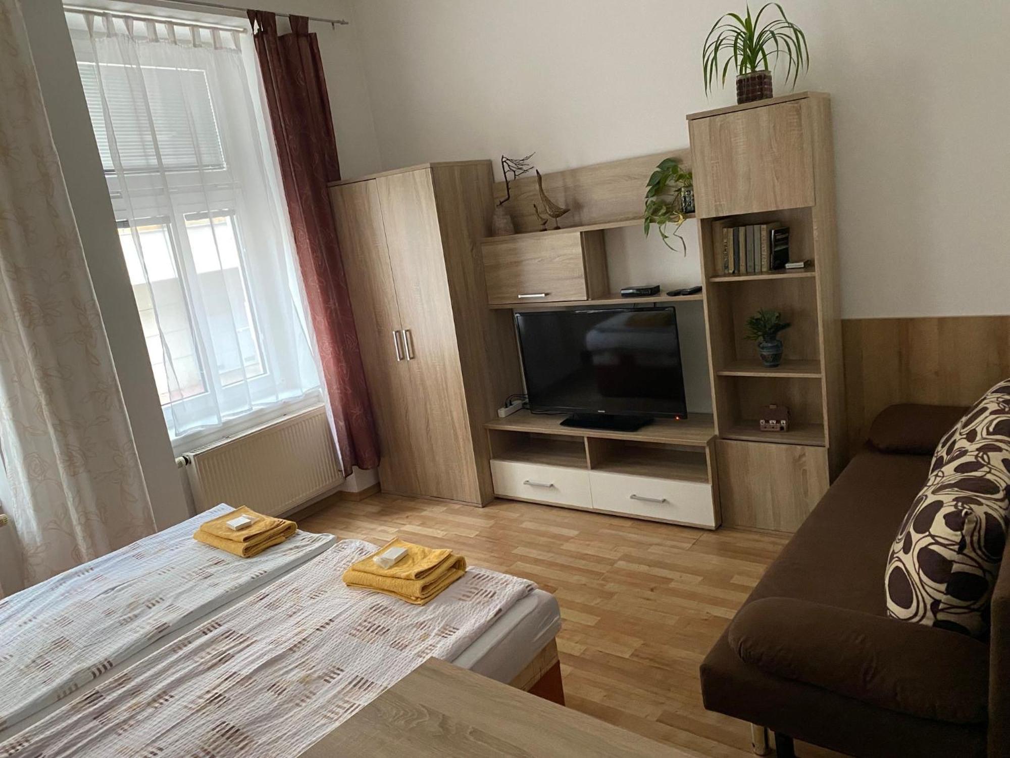Apartmany - Penzion Smetanka チェスケー・ブジェヨヴィツェ エクステリア 写真